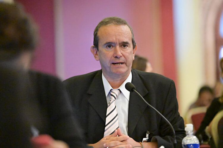 “Las candidaturas no las tienen que resolver las condiciones económicas, sino las políticas”