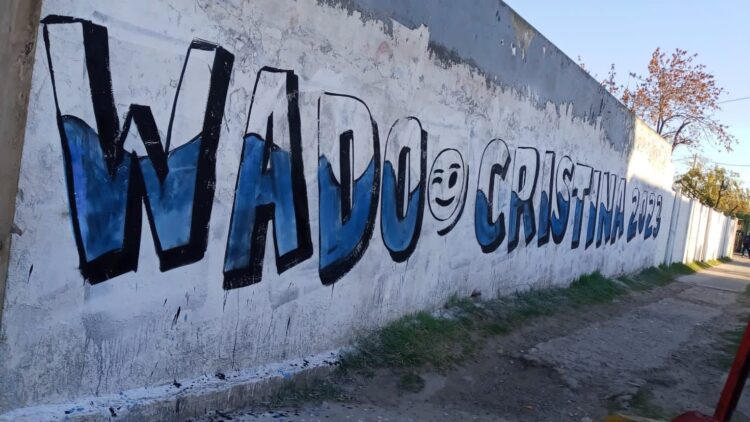 Aparecieron pintadas de «Wado con Cristina» en el Conurbano