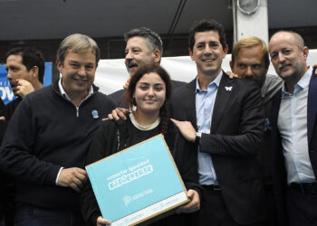 Luego de las pintadas, Wado se mostró con Intendentes