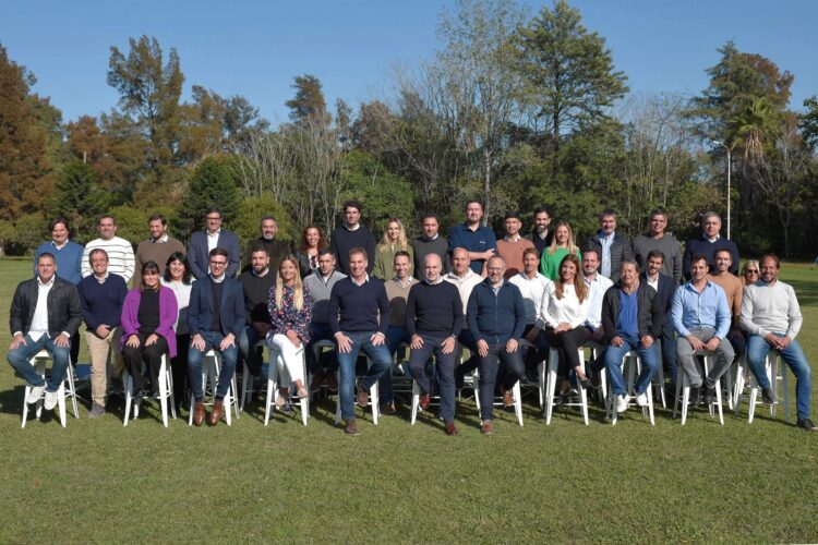 Cumbre larretista en Echeverría: Inflación, ratificación de la interna y “memoria”  tras la elección