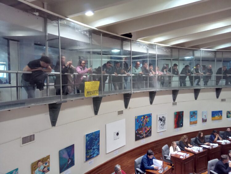Jornada al rojo vivo en Avellaneda: Protestas en el Concejo y la Municipalidad