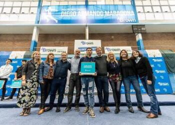 Cascallares entregó notebooks a estudiantes del secundarios