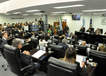 HCD: Homenaje a Nair Abad y extraordinaria urgente