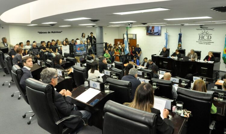 HCD: Homenaje a Nair Abad y extraordinaria urgente