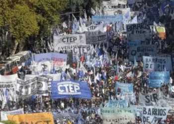 Movimientos sociales oficialistas y de izquierda se unen contra el gobierno