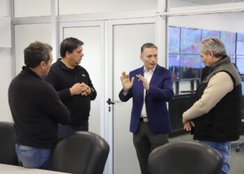 Gray firmó un convenio para la implementación de la aplicación Alerta 911