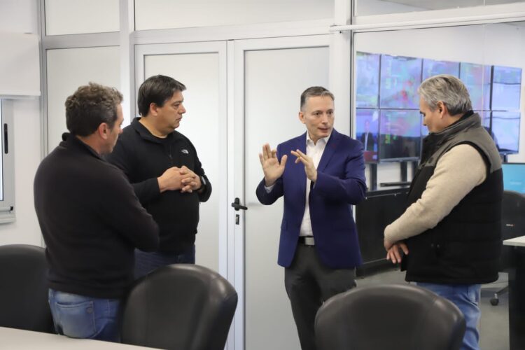 Gray firmó un convenio para la implementación de la aplicación Alerta 911