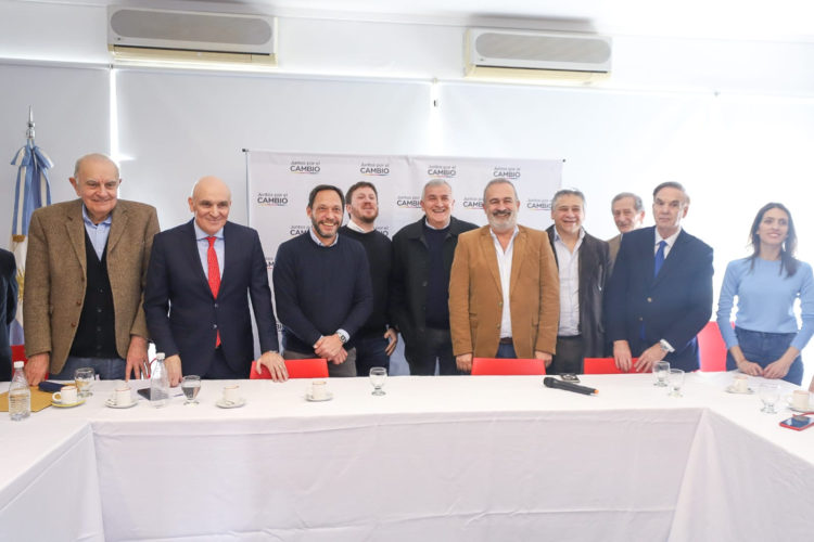 Con el mismo sello, Juntos por el Cambio presentó la alianza electoral