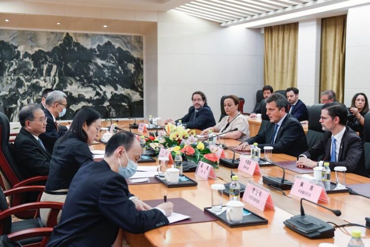 “China se ha convertido en un socio comercial clave para Argentina”