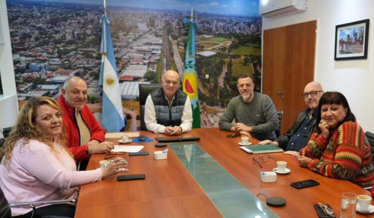 Tras el cierre, Grindetti firmó aumento con dos sindicatos que apoyan listas peronistas