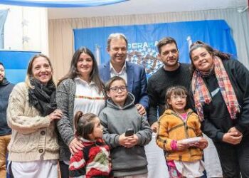 Entregaron anteojos a estudiantes de escuelas primarias