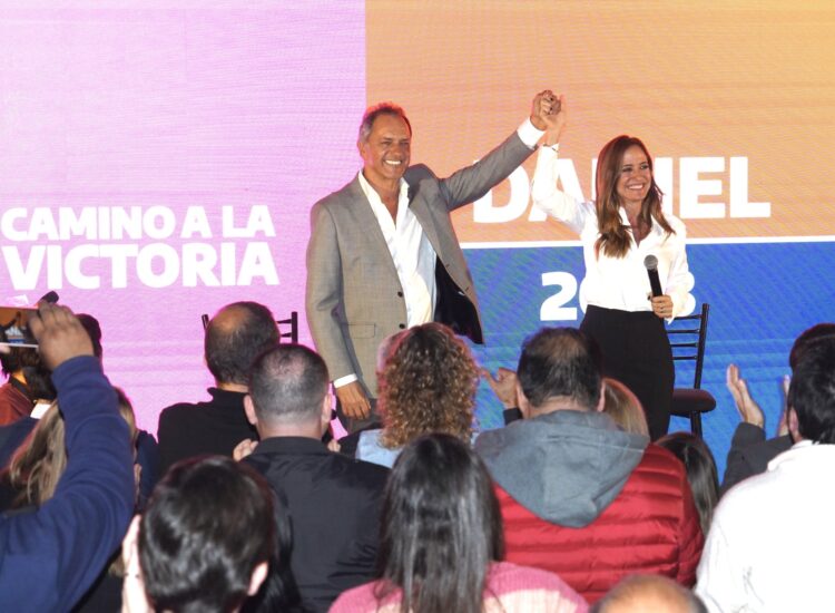 Scioli y Tolosa Paz encabezaron un plenario en Lanús