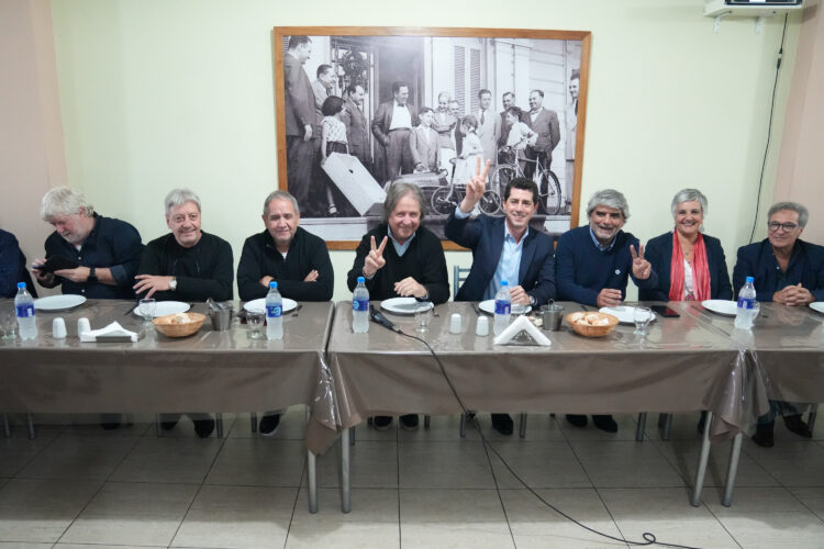Wado recibió el apoyo de los gremios alineados al kirchnerismo