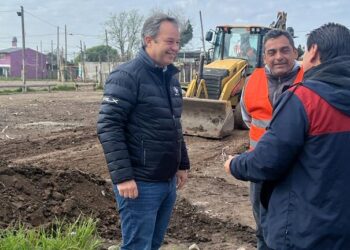 Cascallares recorrió las obras de urbanización de Solano