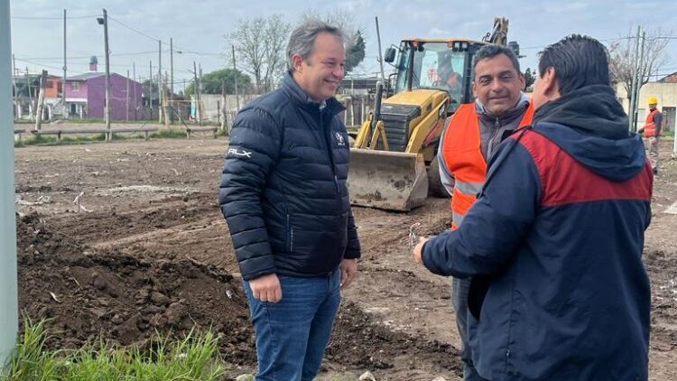 Cascallares recorrió las obras de urbanización de Solano