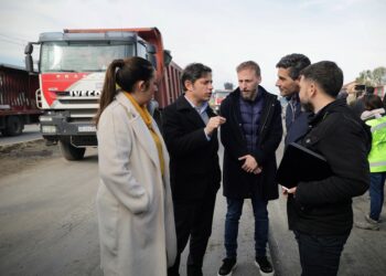 Kicillof y Otermín recorrieron los avances en la obra sobre Camino de Cintura