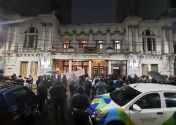 Increparon a Ferraresi a la salida de un acto