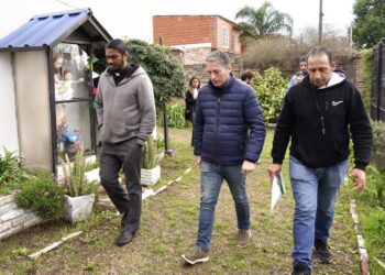 Gray recorrió escuelas, una Unidad Sanitaria y dialogó con vecinos de El Jagüel