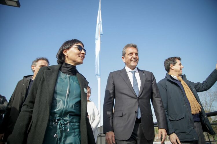 Contundente apoyo de Mayra a Sergio Massa