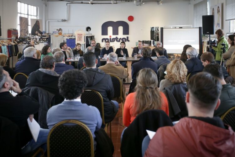 Mayra, Augusto Costa y Walter Correa se reunieron con autoridades textiles