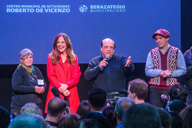 Mussi recibió a Tolosa Paz en la Fiesta del Chamamé Popular en Berazategui