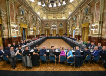 Kicillof reunió a los intendentes peronistas para delinear la campaña