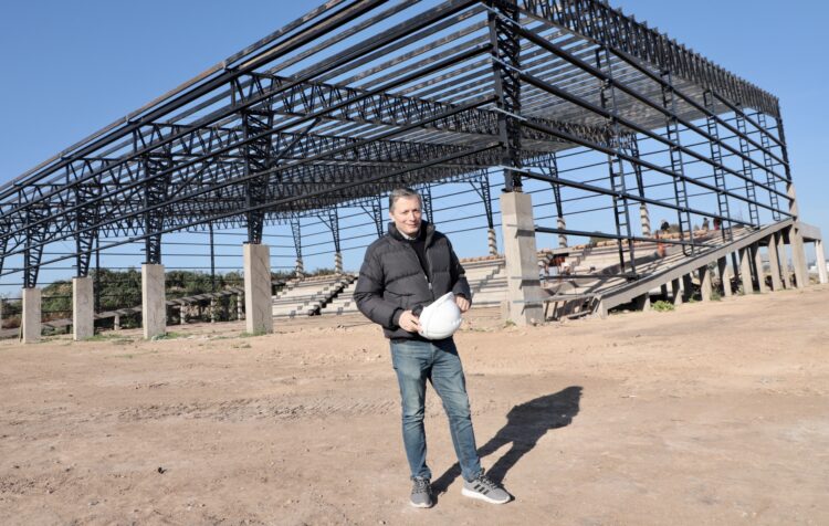 Gray recorrió la obra del polideportivo municipal