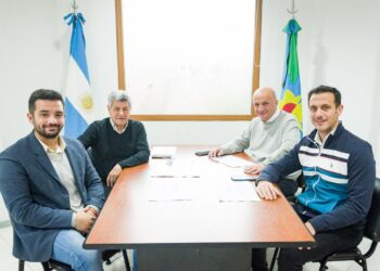 Muestra de unidad: Alvarez se reunió con sus contrincantes de la interna