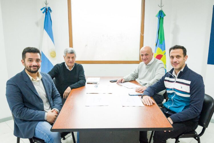 Muestra de unidad: Alvarez se reunió con sus contrincantes de la interna
