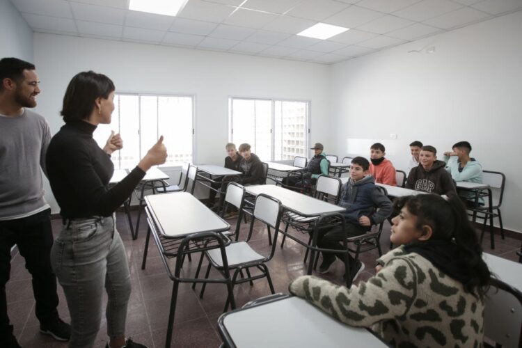 Mayra inauguró obras en la secundaria N°85 de la Ribera