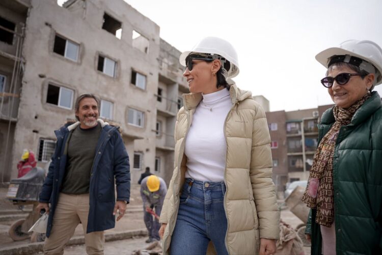 Mayra supervisó las obras de ochenta viviendas en el barrio Memoria, Verdad y Justicia