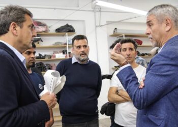 Massa visitó una cooperativa en Avellaneda