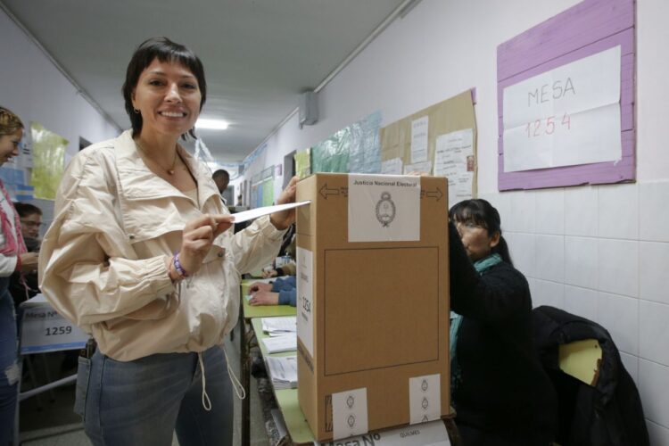 Mayra ganó con buen margen y Martiniano barrió con Queijeiro