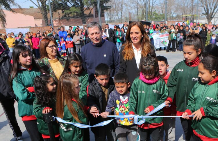 Reapareció Tolosa Paz en una actividad junto a Gray