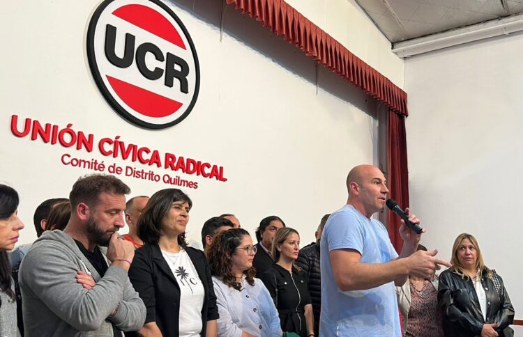 Molina en campaña: reunión con empresarios y plenario en el comité radical