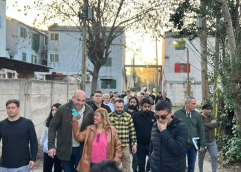 Molina recorrió el barrio Papelero y apuntó a la falta de agua potable