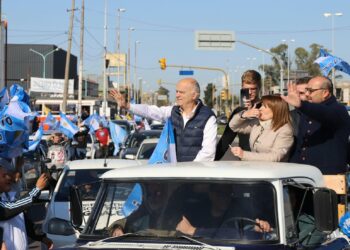 Grindetti sale de caravana por el Conurbano previo a su cierre con Bullrich