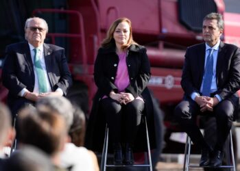 “El domingo elegimos entre un Presidente que negocie de pie ante el FMI u otro que lo haga de rodillas”