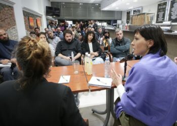 Mayra se reunió con comerciantes y presentó la obra de repavimentación de Andrés Baranda