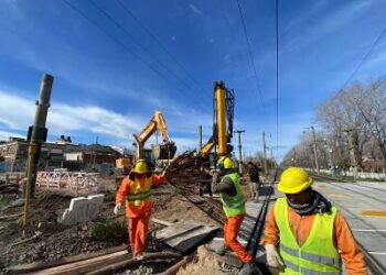 Se instalaron los pilotes del bajo vías del Longchamps