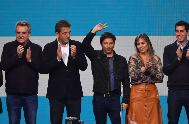 Kicillof esquivó la ola libertaria y se quedó con el triunfo en la provincia de Buenos Aires