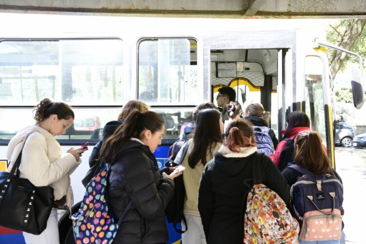 El gobierno bonaerense amplió el alcance del Boleto Estudiantil a los terciarios