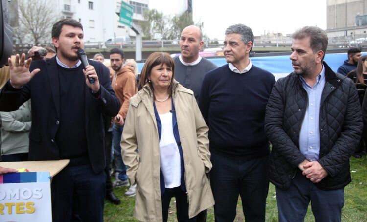 Con eje en terminar con los cortes y levantar la economía, Bullrich visitó Avellaneda y Quilmes