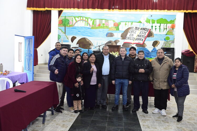 Gray sigue con las recorridas por los barrios y visitó 9 de Abril