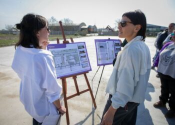 A un año del atentado contra CFK Mayra recorrió las obras del polideportivo “Cristina Corazón” y participó de una misa