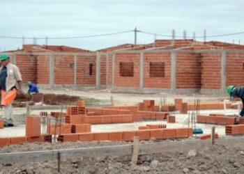 La provincia construye más de seis mil viviendas en la región