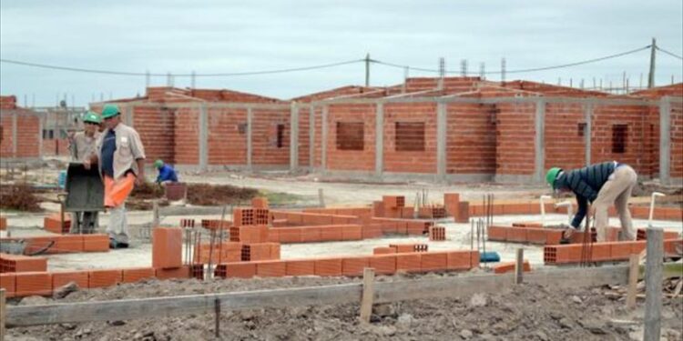 La provincia construye más de seis mil viviendas en la región
