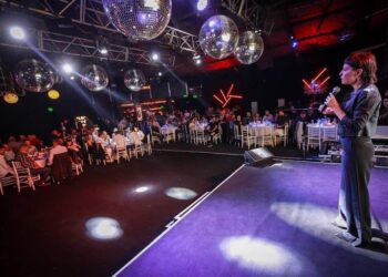 Mayra y Molina cenaron con empresarios