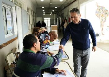 Con un 48 por ciento de los votos, Gray fue reelecto en Echeverría