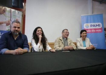 Mayra y Luana Volnovich participaron del acto de egresados de Cuidadores Domiciliarios en la UNQ